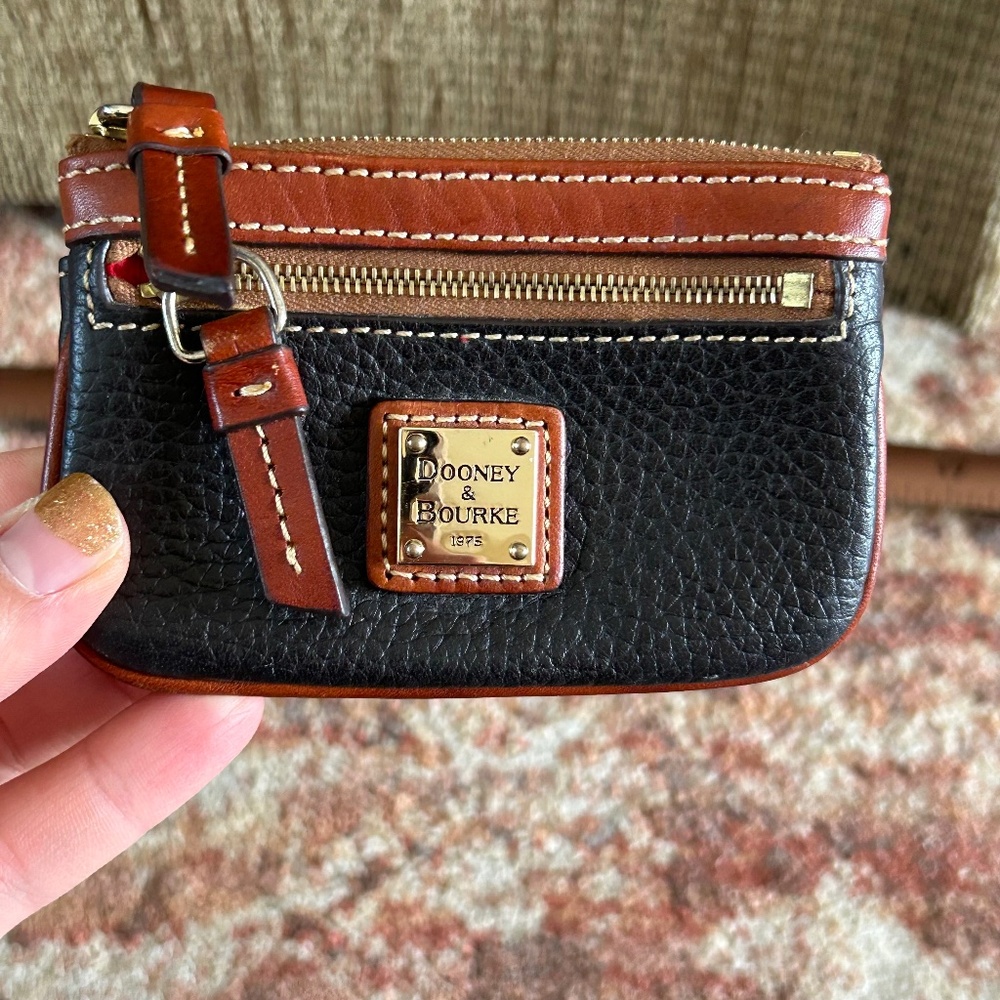 Dooney & Bourke Pebble Grain Leather Small Coin Case Black Tan Zip Wallet MINT